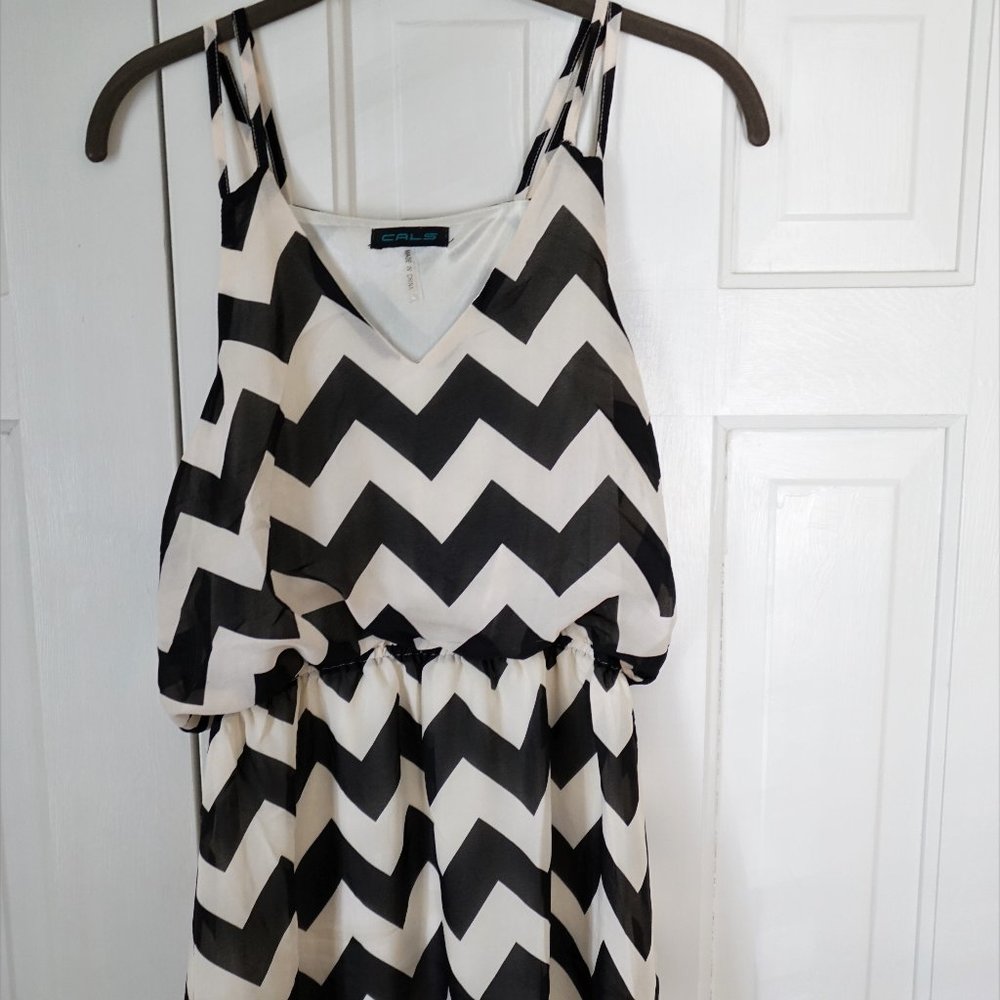 ‘CALS’ Cream & Black Chevron Print Boutique Dress